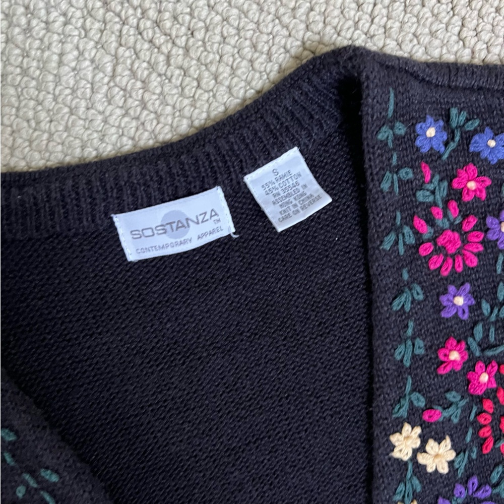 Vintage Floral Knit Vest - Picture 9 of 9